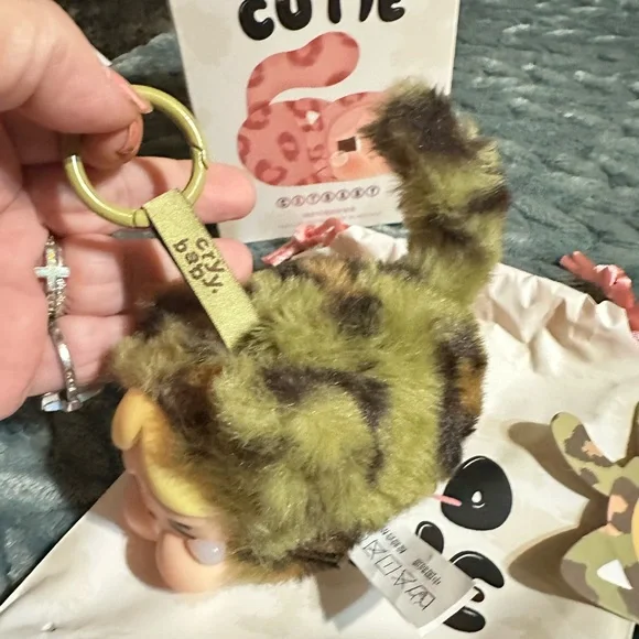 Cry Baby Wild But Cutie stuffed bag charm Animal - cameo cutie - Picture 3 of 7